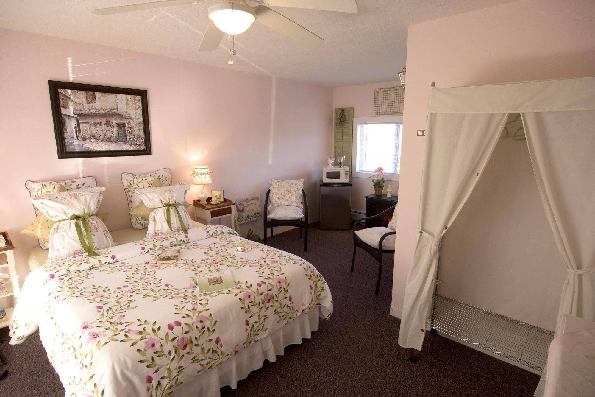 Savannah House Wine Country Inn & Cottages Himrod Exterior foto